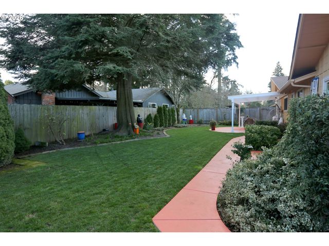 374 BLACKFOOT Ave, Eugene, OR 97404