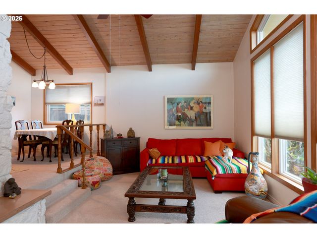 374 BLACKFOOT Ave, Eugene, OR 97404