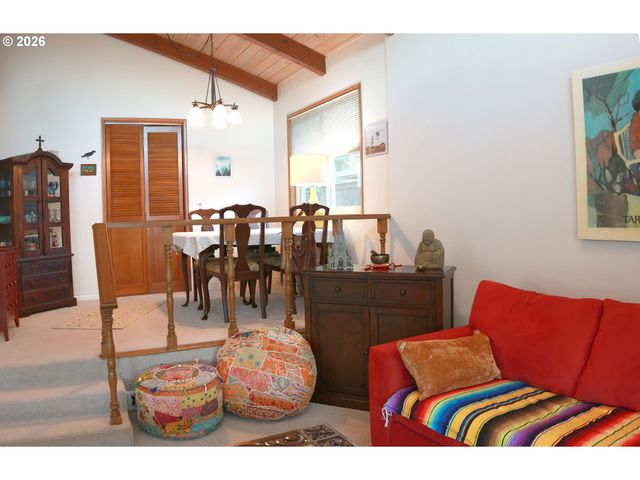 374 BLACKFOOT Ave, Eugene, OR 97404