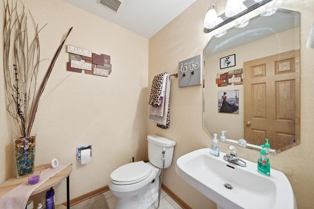 15223 Naughton Drive, South Holland, IL 60473