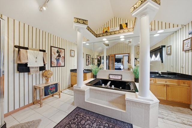 15223 Naughton Drive, South Holland, IL 60473