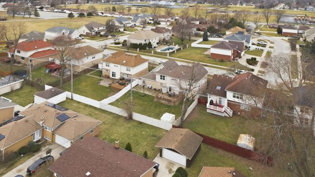 15223 Naughton Drive, South Holland, IL 60473