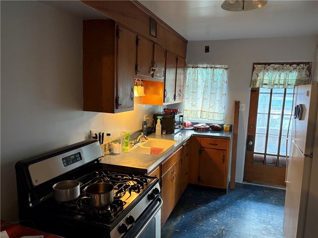 160 McKean, Donora, PA 15033