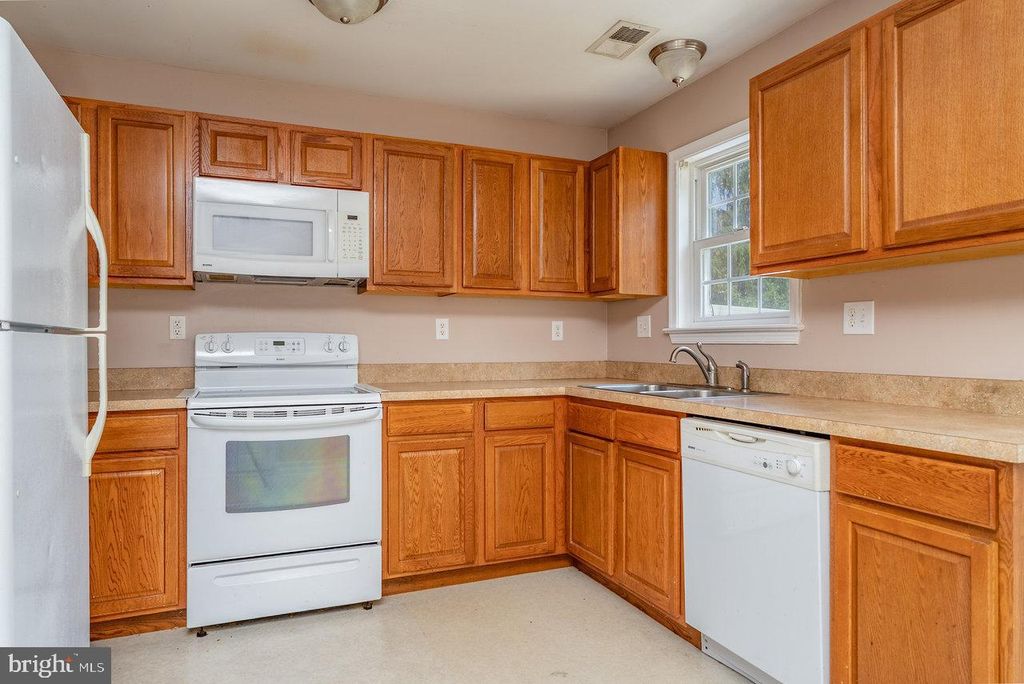 204 WILLOW OAKS DR, Elkton, VA 22827