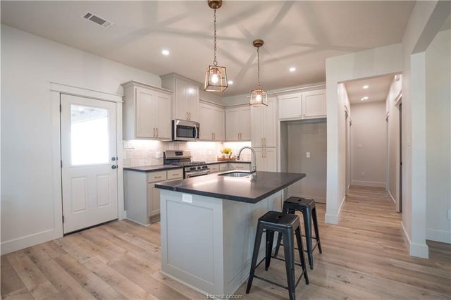 1406 East 29th Street, Bryan, TX 77802