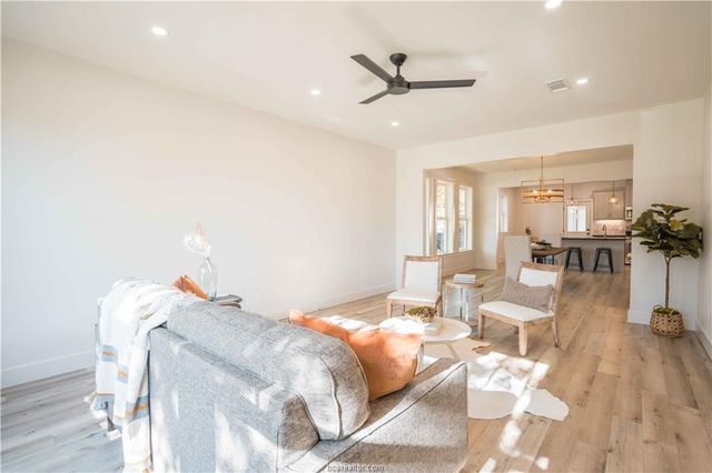 1406 East 29th Street, Bryan, TX 77802