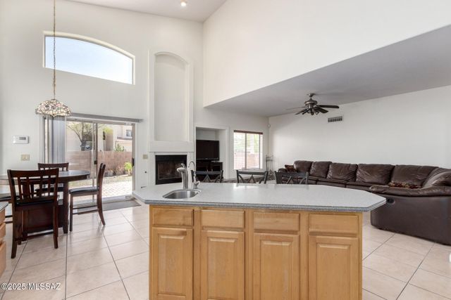 1462 N Purple Cactus Place, Tucson, AZ 85715