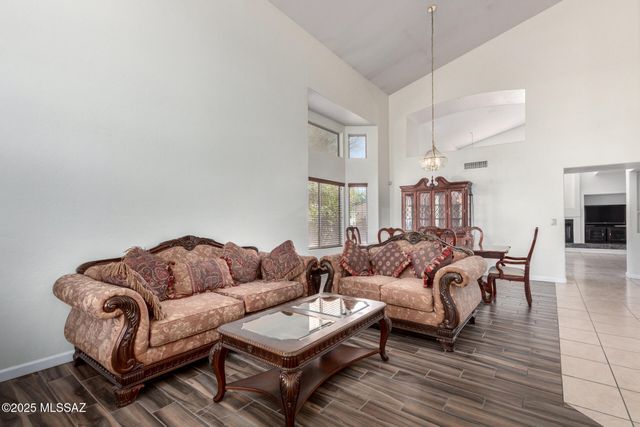 1462 N Purple Cactus Place, Tucson, AZ 85715