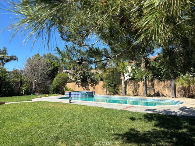 11571 Trailrun Court, Riverside, CA 92505