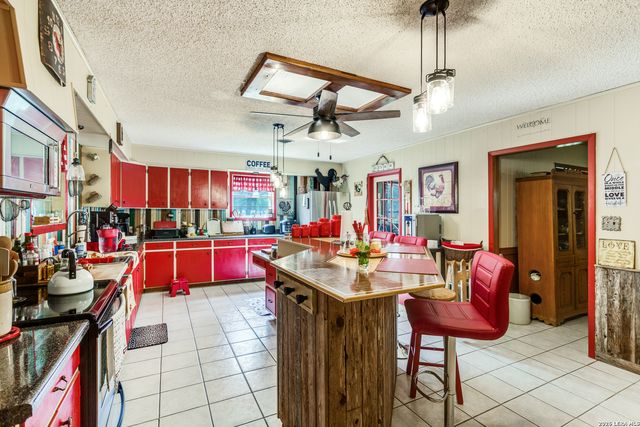 8910 FOREST TRL, San Antonio, TX 78255