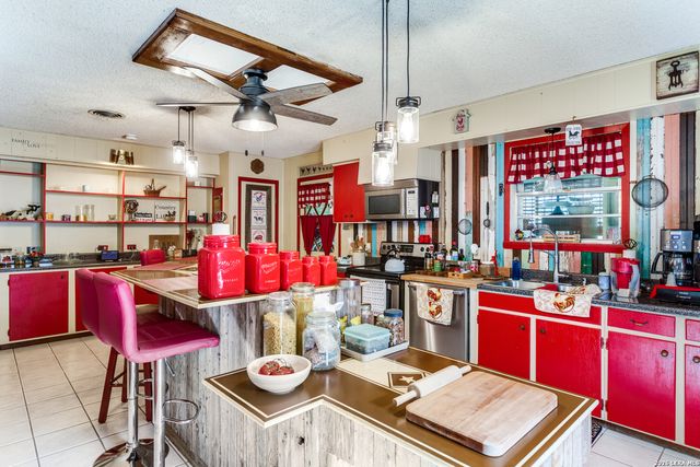 8910 FOREST TRL, San Antonio, TX 78255