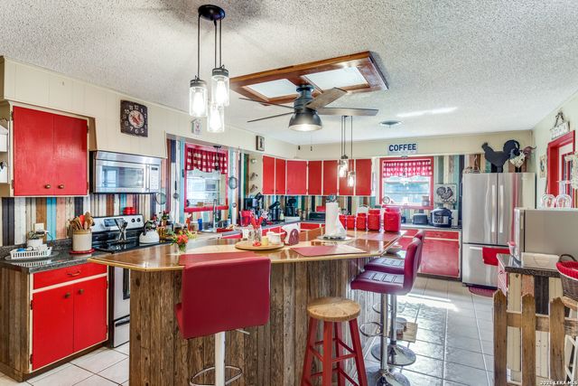 8910 FOREST TRL, San Antonio, TX 78255