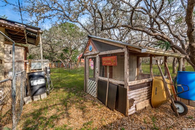 8910 FOREST TRL, San Antonio, TX 78255