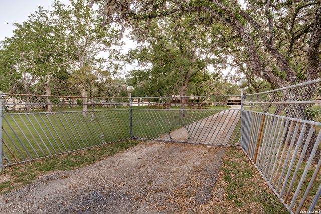 8910 FOREST TRL, San Antonio, TX 78255