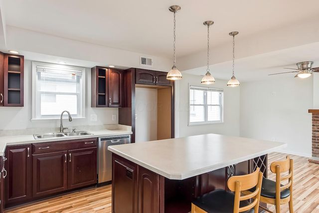 2476 Broadway, Grove City, OH 43123