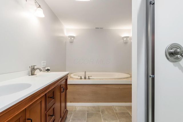 2476 Broadway, Grove City, OH 43123