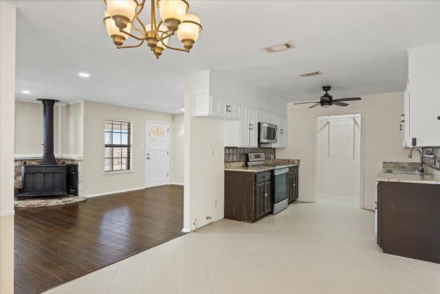 1300 Shannon Drive, Cleburne, TX 76031