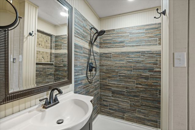 1300 Shannon Drive, Cleburne, TX 76031