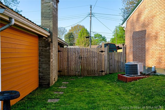 2408 Lyon Lane, New Albany, IN 47150