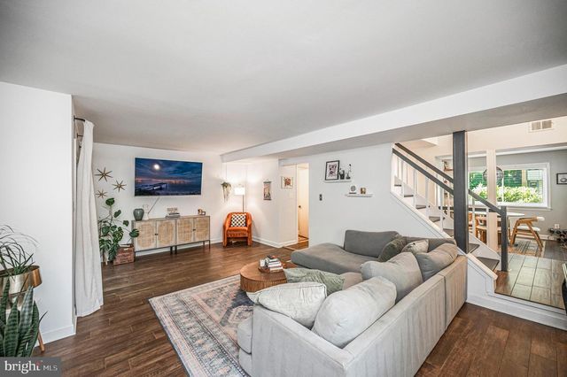 2215 GLENCOURSE LN, Reston, VA 20191