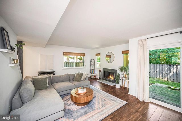 2215 GLENCOURSE LN, Reston, VA 20191
