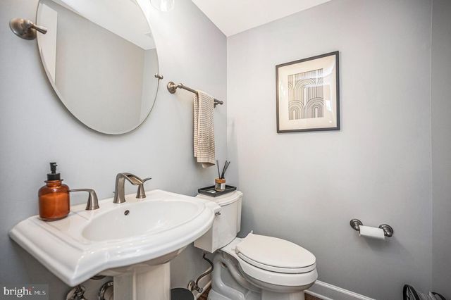 2215 GLENCOURSE LN, Reston, VA 20191