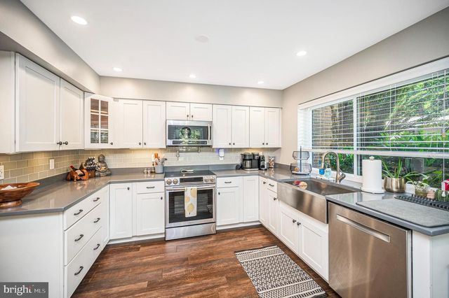 2215 GLENCOURSE LN, Reston, VA 20191