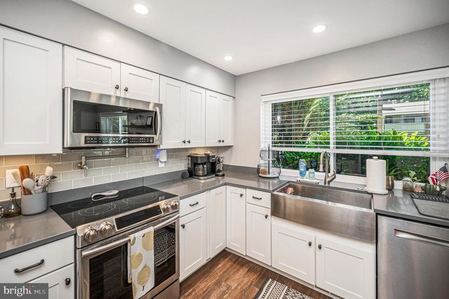 2215 GLENCOURSE LN, Reston, VA 20191