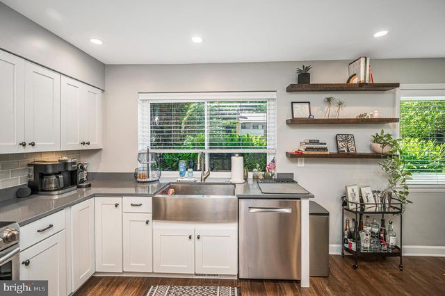 2215 GLENCOURSE LN, Reston, VA 20191