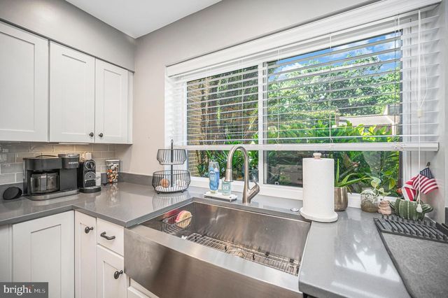 2215 GLENCOURSE LN, Reston, VA 20191