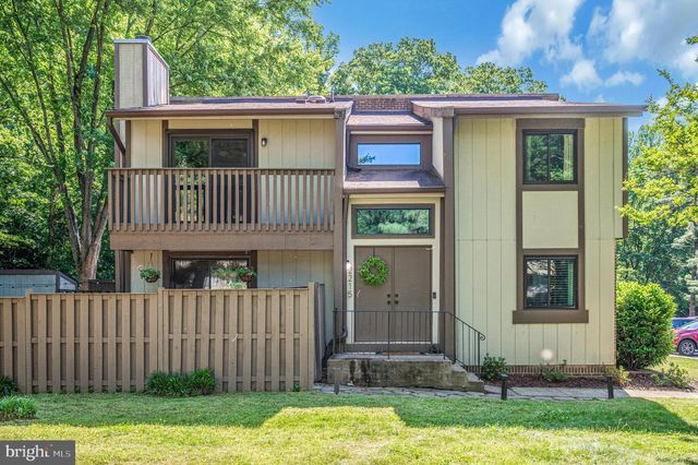 2215 GLENCOURSE LN, Reston, VA 20191