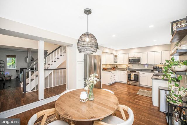 2215 GLENCOURSE LN, Reston, VA 20191