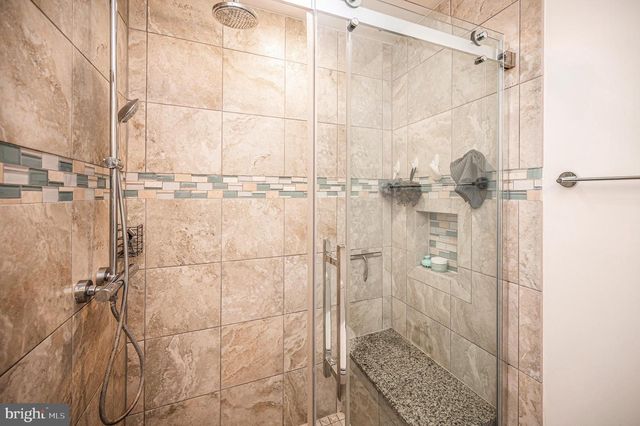 2215 GLENCOURSE LN, Reston, VA 20191