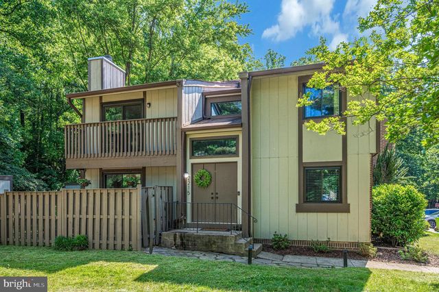 2215 GLENCOURSE LN, Reston, VA 20191