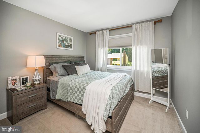 2215 GLENCOURSE LN, Reston, VA 20191