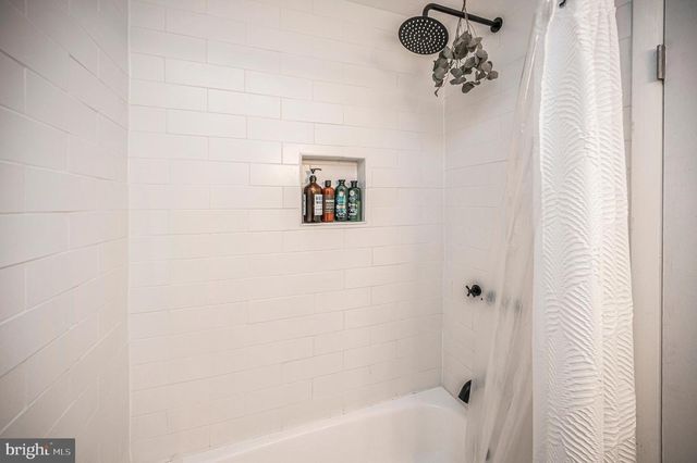2215 GLENCOURSE LN, Reston, VA 20191