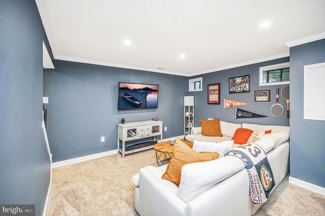 2215 GLENCOURSE LN, Reston, VA 20191