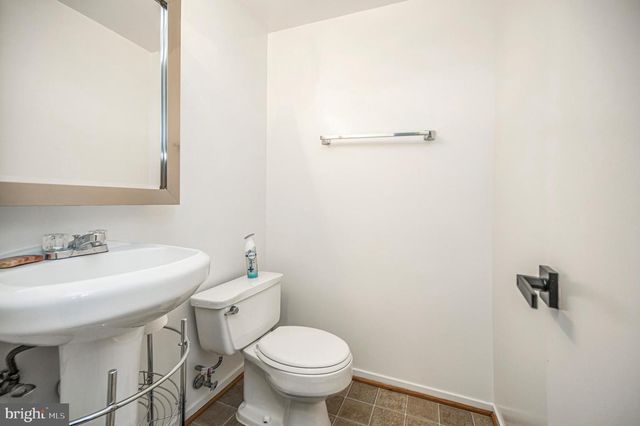 2215 GLENCOURSE LN, Reston, VA 20191
