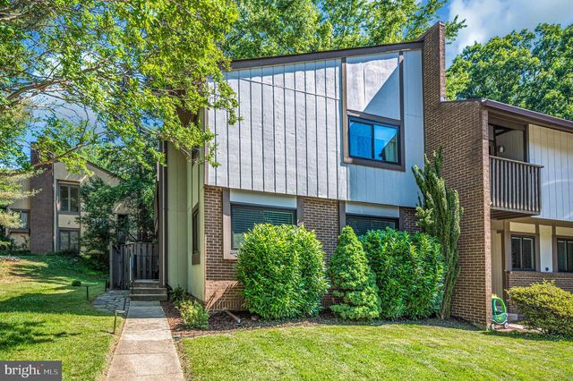 2215 GLENCOURSE LN, Reston, VA 20191