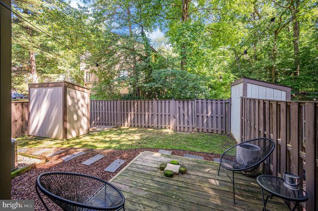 2215 GLENCOURSE LN, Reston, VA 20191