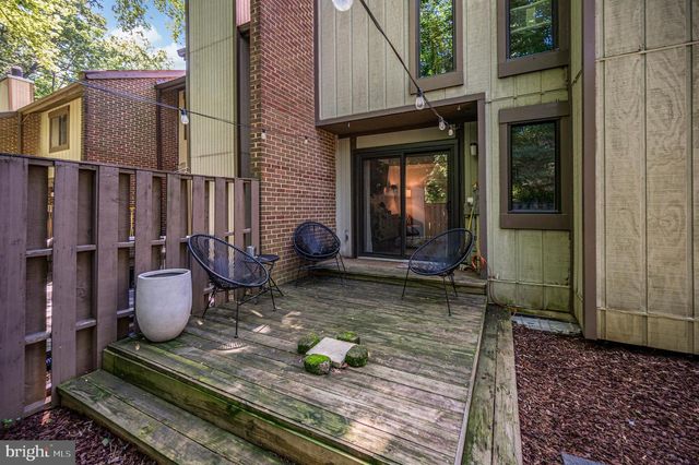 2215 GLENCOURSE LN, Reston, VA 20191