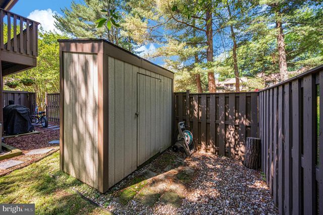 2215 GLENCOURSE LN, Reston, VA 20191