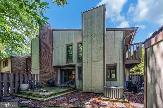 2215 GLENCOURSE LN, Reston, VA 20191