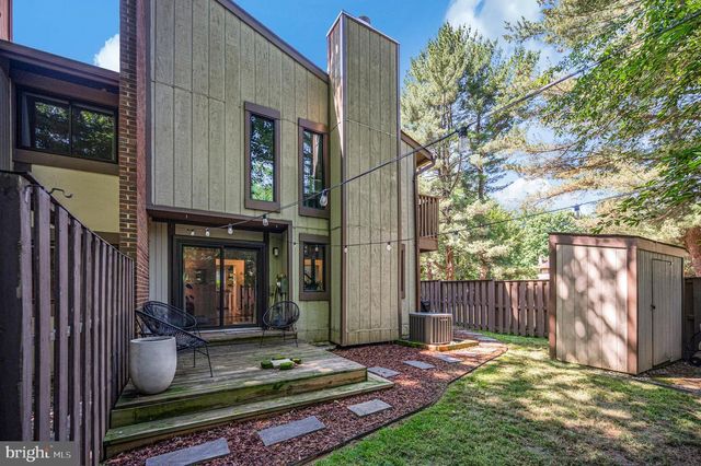 2215 GLENCOURSE LN, Reston, VA 20191