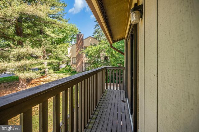 2215 GLENCOURSE LN, Reston, VA 20191