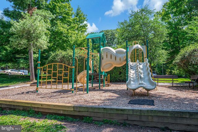 2215 GLENCOURSE LN, Reston, VA 20191
