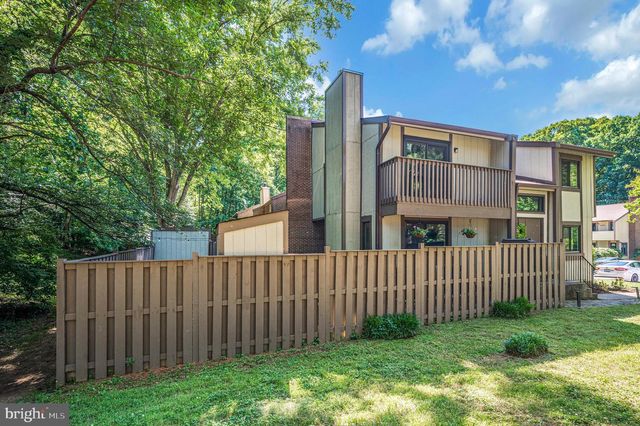2215 GLENCOURSE LN, Reston, VA 20191