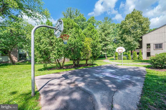 2215 GLENCOURSE LN, Reston, VA 20191