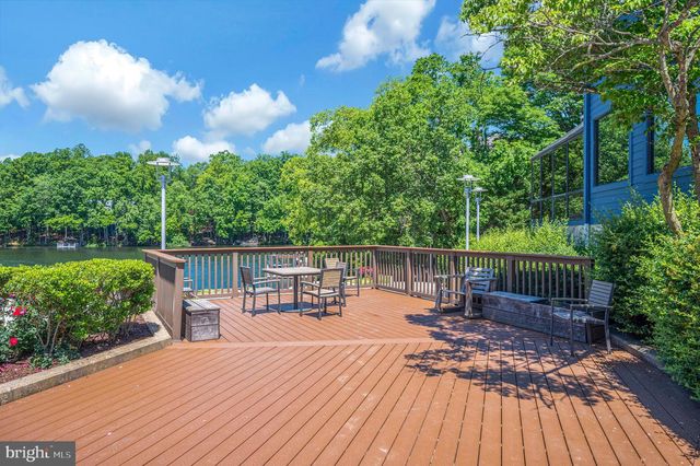 2215 GLENCOURSE LN, Reston, VA 20191