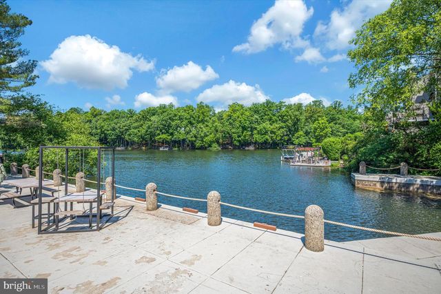 2215 GLENCOURSE LN, Reston, VA 20191